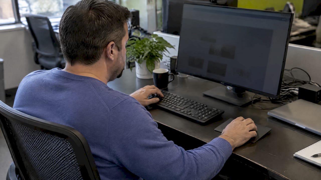 Specialist testing a marketing website for accessibility